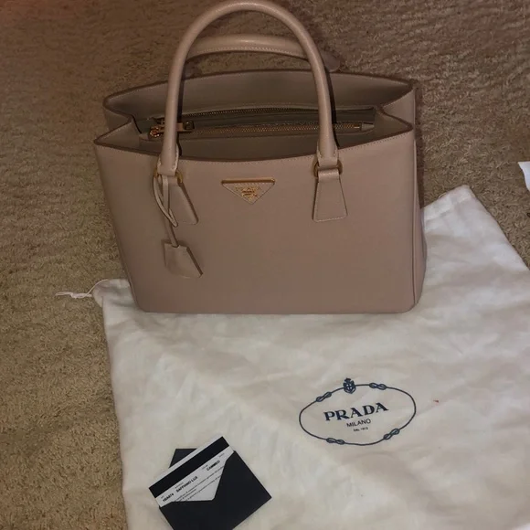 Prada Galleria Medium Saffiano Lux in Cammeo - Picture 2 of 10